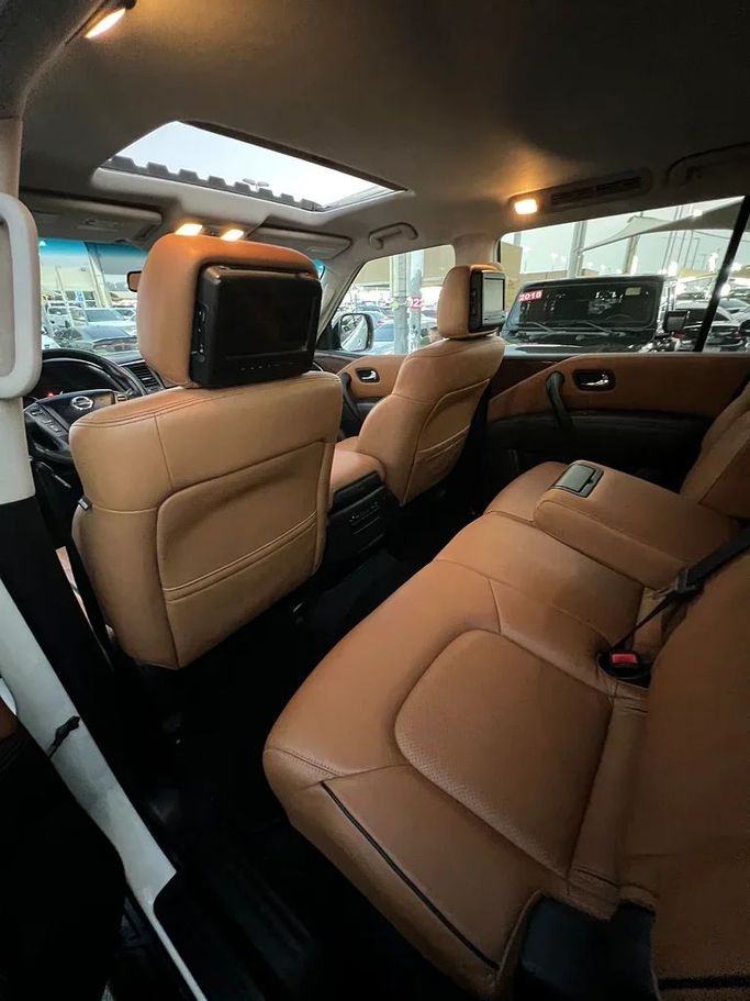 Подержанный Nissan Patrol VI (Y62) Рестайлинг, 4.0 л, 2016 в Шардже от Taj Al Impratoor Used Cars Белый цвет. GCC | AUTO.AE