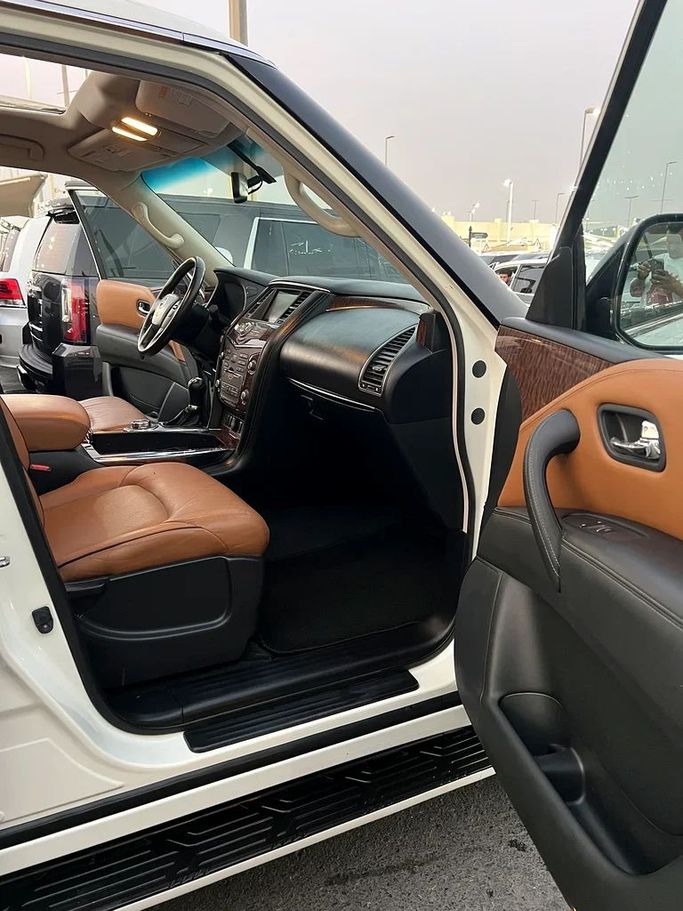 Подержанный Nissan Patrol VI (Y62) Рестайлинг, 4.0 л, 2016 в Шардже от Taj Al Impratoor Used Cars Белый цвет. GCC | AUTO.AE