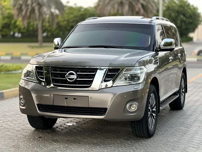 Подержанный Nissan Patrol VI (Y62) Рестайлинг, 5.6 л, 2015 в Шардже от Taj Al Impratoor Used Cars Серый цвет. GCC | AUTO.AE