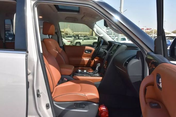 Подержанный Nissan Patrol VI (Y62) Рестайлинг 2, 5.6 л, 2021 в Шардже от Alfaris Used Cars Серый цвет. GCC | AUTO.AE