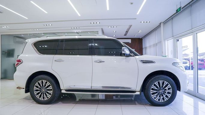 Подержанный Nissan Patrol VI (Y62) Рестайлинг, 4.0 л, 2018 в Шардже от Alsalama Motors Белый цвет. GCC | AUTO.AE