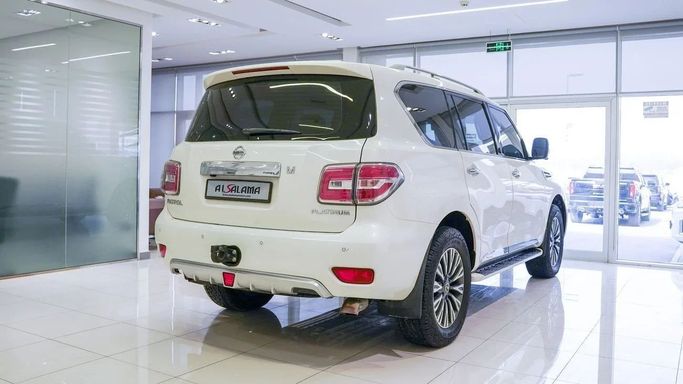 Подержанный Nissan Patrol VI (Y62) Рестайлинг, 4.0 л, 2018 в Шардже от Alsalama Motors Белый цвет. GCC | AUTO.AE