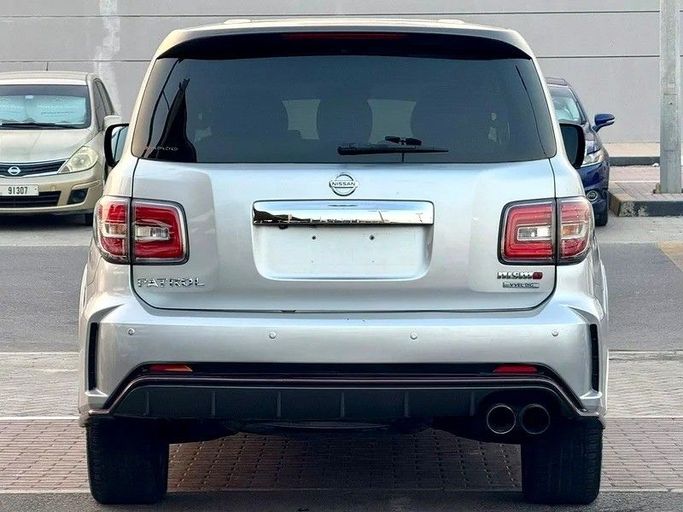 Used Nissan Patrol VI (Y62), 5.6 l, 2011 in Sharjah by Wael Al Azzazi Used Cars, Silver color. GCC Specs | AUTO.AE