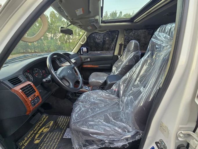 Подержанный Nissan Patrol V (Y61) Рестайлинг, 4.8 л, 2021 в Шардже от Al Jana Used Cars Белый цвет. GCC | AUTO.AE