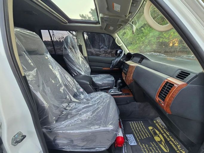Подержанный Nissan Patrol V (Y61) Рестайлинг, 4.8 л, 2021 в Шардже от Al Jana Used Cars Белый цвет. GCC | AUTO.AE