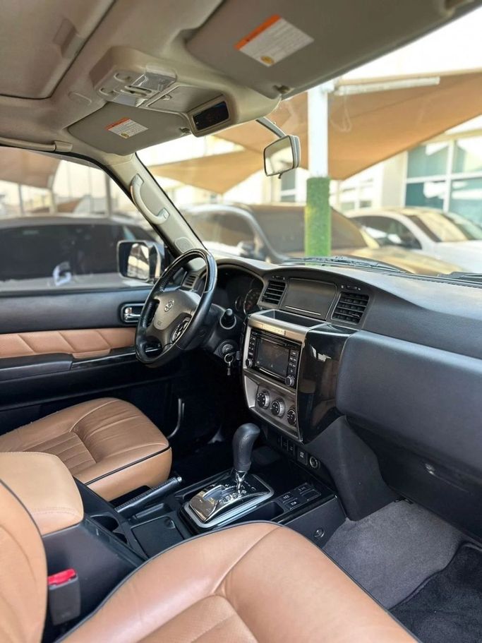 Подержанный Nissan Patrol V (Y61) Рестайлинг, 4.8 л, 2018 в Шардже от Noor Al Seyoh Used Cars Золотистый цвет. GCC | AUTO.AE