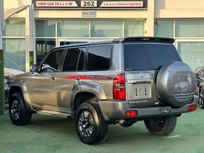 Подержанный Nissan Patrol V (Y61) Рестайлинг, 4.8 л, 2018 в Шардже от Noor Al Seyoh Used Cars Золотистый цвет. GCC | AUTO.AE