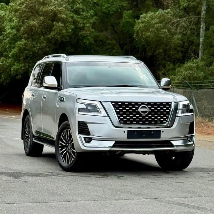 Подержанный Nissan Patrol VI (Y62) Рестайлинг 2, 4.0 л, 2024 в Шардже от Sarmad Cars Серебристый цвет. Other | AUTO.AE