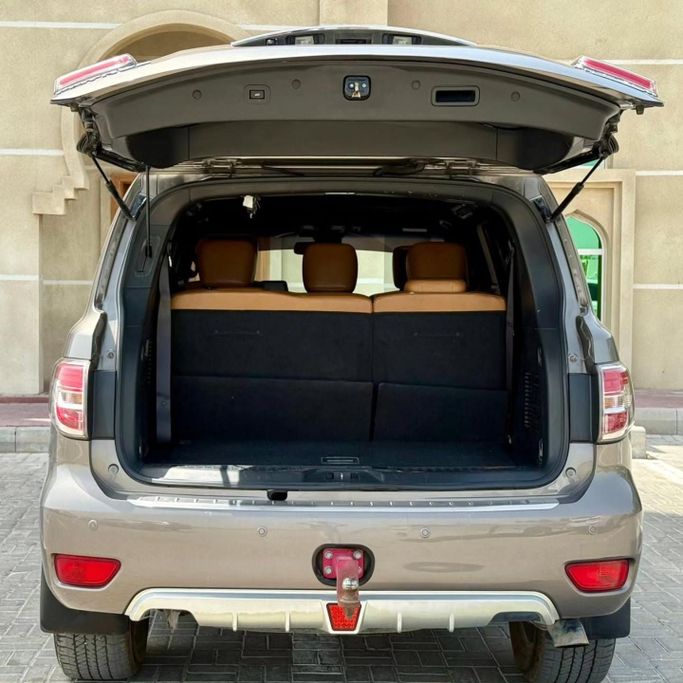 Used Nissan Patrol VI (Y62) Facelift, 5.6 l, 2015 in Sharjah by Sarmad Cars, Tan color. Other | AUTO.AE