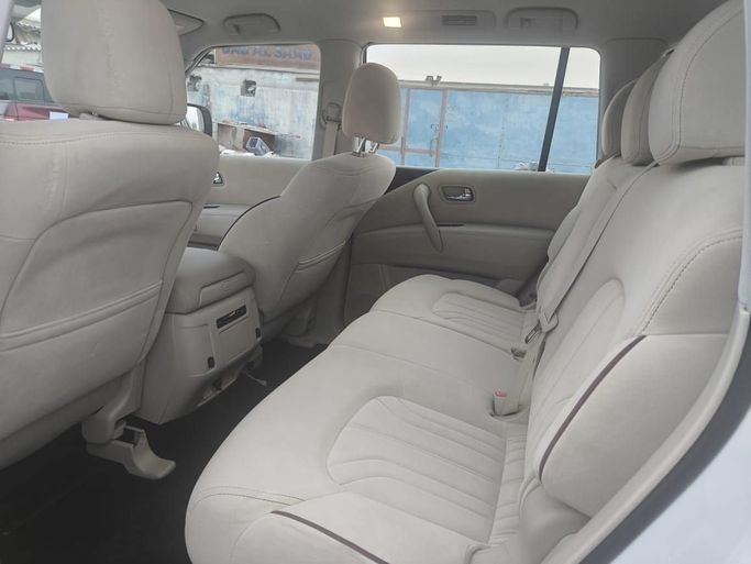 Подержанный Nissan Patrol VI (Y62) Рестайлинг 2, 5.6 л, 2023 в Шардже Белый цвет. GCC | AUTO.AE