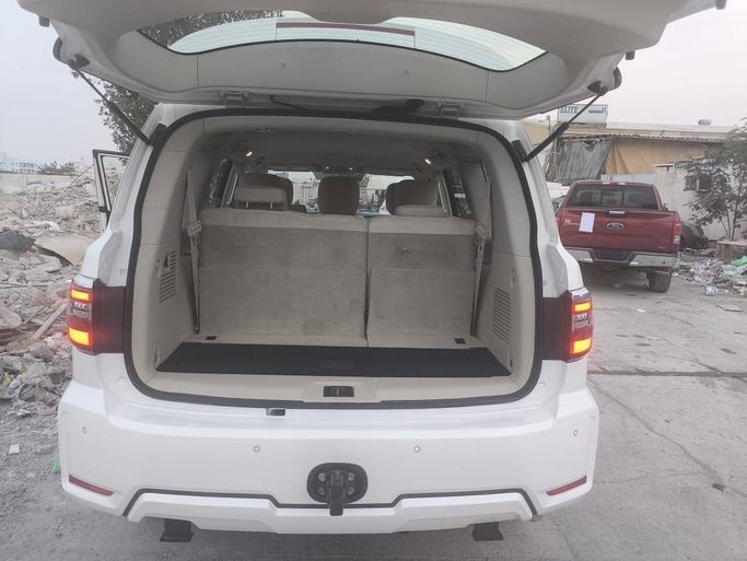 Подержанный Nissan Patrol VI (Y62) Рестайлинг 2, 5.6 л, 2023 в Шардже Белый цвет. GCC | AUTO.AE