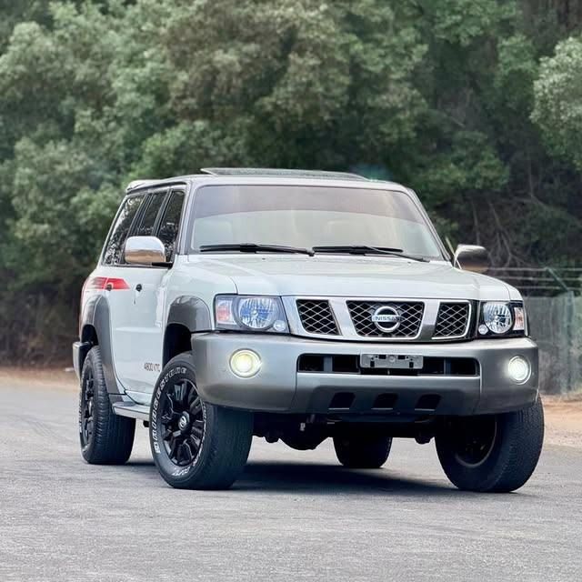 Подержанный Nissan Patrol V (Y61) Рестайлинг, 4.8 л, 2019 в Шардже от Sarmad Cars Белый цвет. Other | AUTO.AE