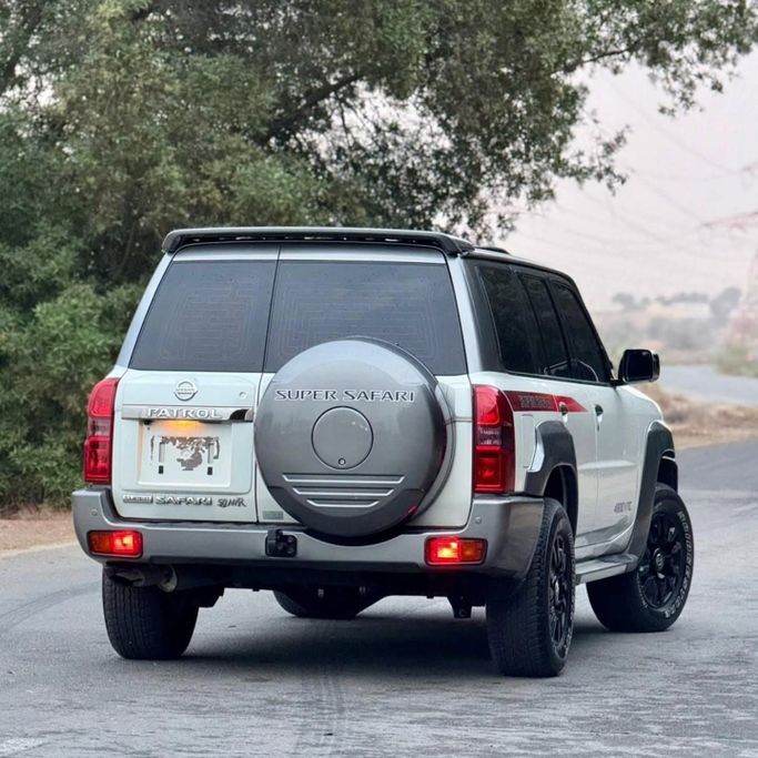 Подержанный Nissan Patrol V (Y61) Рестайлинг, 4.8 л, 2019 в Шардже от Sarmad Cars Белый цвет. Other | AUTO.AE