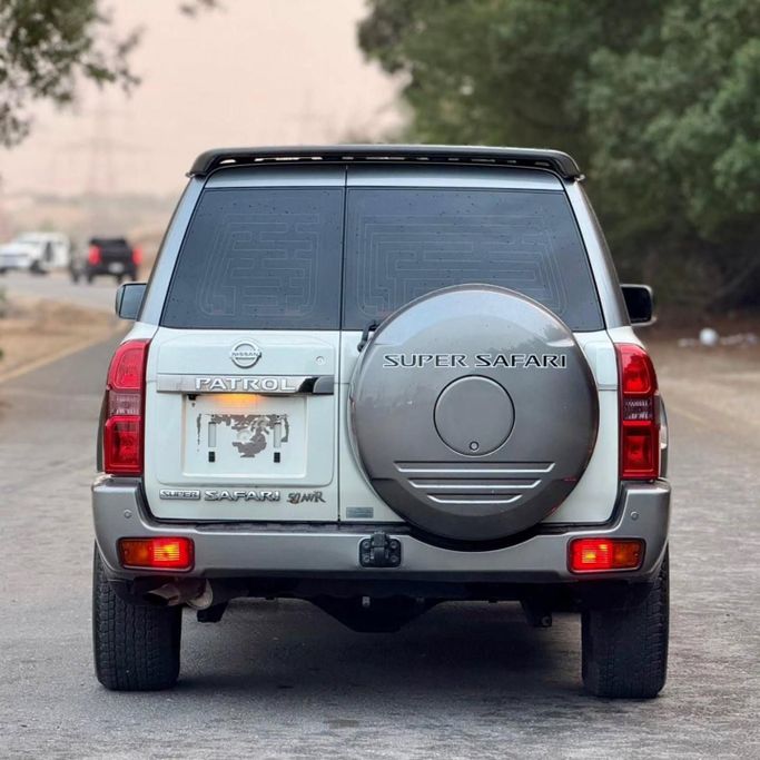 Подержанный Nissan Patrol V (Y61) Рестайлинг, 4.8 л, 2019 в Шардже от Sarmad Cars Белый цвет. Other | AUTO.AE