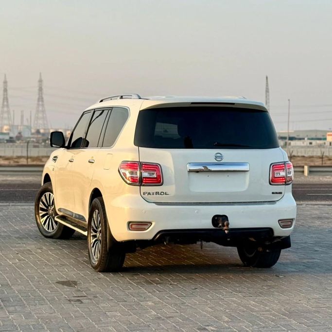 Подержанный Nissan Patrol VI (Y62), 5.6 л, 2012 в Шардже от Sarmad Cars Белый цвет. Other | AUTO.AE