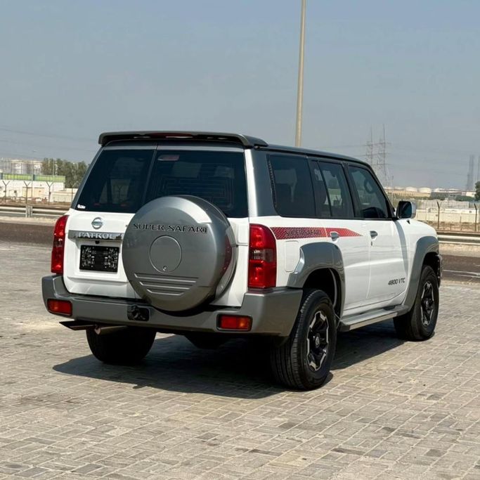 Подержанный Nissan Patrol V (Y61) Рестайлинг, 4.8 л, 2020 в Шардже от Sarmad Cars Белый цвет. Other | AUTO.AE