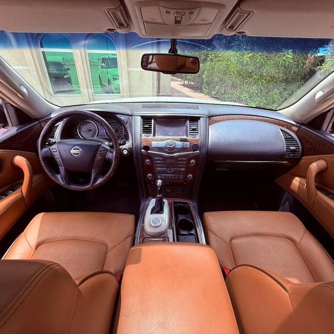 Подержанный Nissan Patrol VI (Y62) Рестайлинг, 5.6 л, 2017 в Шардже от Sarmad Cars Белый цвет. Other | AUTO.AE