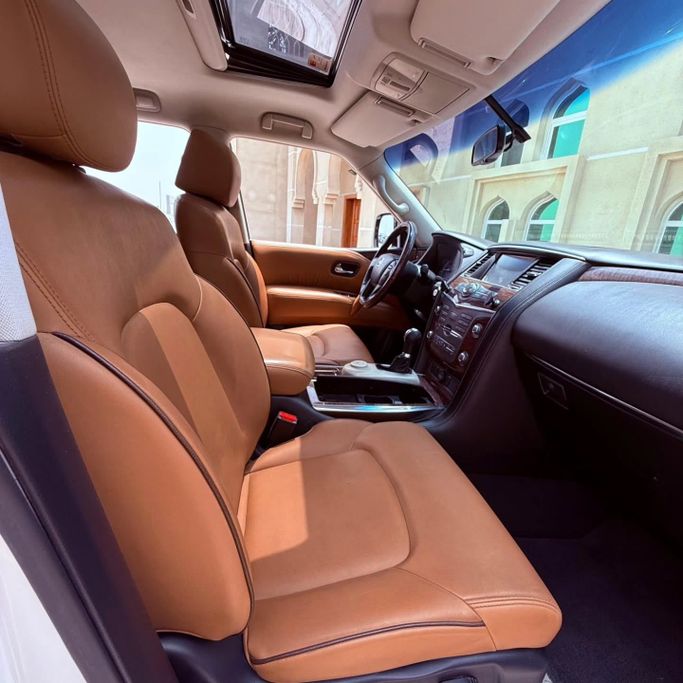 Подержанный Nissan Patrol VI (Y62) Рестайлинг, 5.6 л, 2017 в Шардже от Sarmad Cars Белый цвет. Other | AUTO.AE