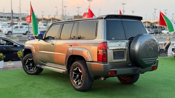Подержанный Nissan Patrol V (Y61) Рестайлинг, 4.8 л, 2021 в Шардже от Badar Used Cars Серый цвет. GCC | AUTO.AE