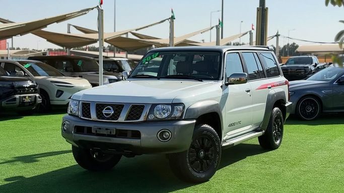 Подержанный Nissan Patrol V (Y61) Рестайлинг, 4.8 л, 2017 в Шардже от Badar Used Cars Белый цвет.  | AUTO.AE