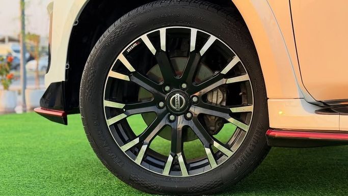 Used Nissan Patrol VI (Y62) Facelift 2, 4.0 l, 2020 in Sharjah by Badar Used Cars, White color.  | AUTO.AE