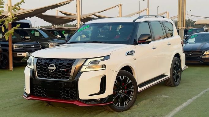 Подержанный Nissan Patrol VI (Y62), 5.6 л, 2010 в Шардже от Badar Used Cars Белый цвет.  | AUTO.AE