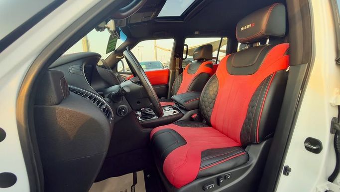 Подержанный Nissan Patrol VI (Y62), 5.6 л, 2010 в Шардже от Badar Used Cars Белый цвет.  | AUTO.AE