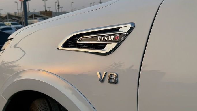 Подержанный Nissan Patrol VI (Y62), 5.6 л, 2010 в Шардже от Badar Used Cars Белый цвет.  | AUTO.AE