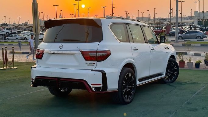 Подержанный Nissan Patrol VI (Y62), 5.6 л, 2010 в Шардже от Badar Used Cars Белый цвет.  | AUTO.AE