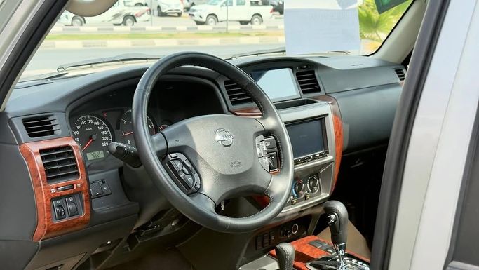 Used Nissan Patrol V (Y61) Facelift, 4.8 l, 2019 in Sharjah by Badar Used Cars, Silver color.  | AUTO.AE