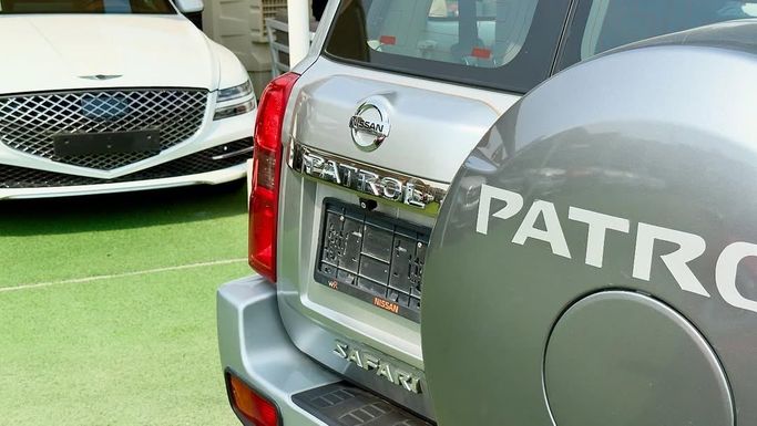 Used Nissan Patrol V (Y61) Facelift, 4.8 l, 2019 in Sharjah by Badar Used Cars, Silver color.  | AUTO.AE