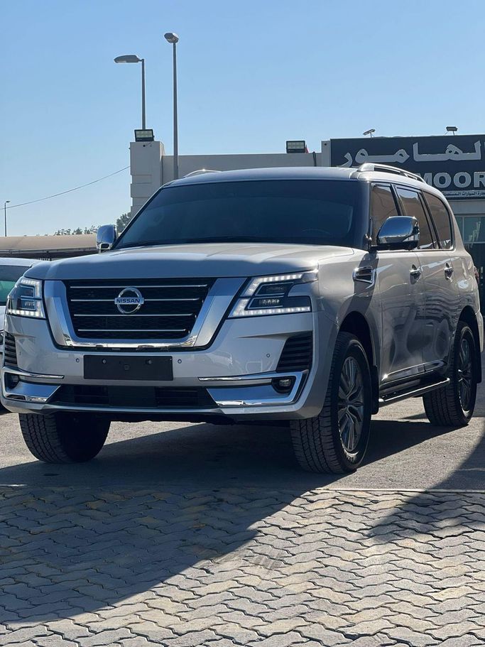 Подержанный Nissan Patrol VI (Y62) Рестайлинг 2, 4.0 л, 2021 в Шардже от Mohamed Zaki Younis Used Cars Серебристый цвет. GCC | AUTO.AE