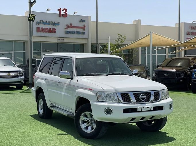 Подержанный Nissan Patrol V (Y61) Рестайлинг, 4.8 л, 2007 в Шардже от Badar Used Cars Белый цвет.  | AUTO.AE