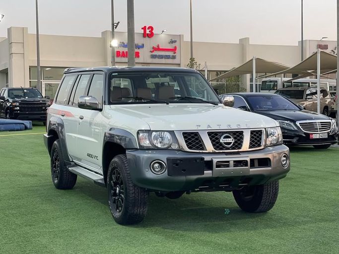 Used Nissan Patrol V (Y61) Facelift, 4.8 l, 2019 in Sharjah by Badar Used Cars, White color.  | AUTO.AE