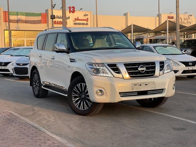 Подержанный Nissan Patrol VI (Y62), 5.6 л, 2012 в Шардже от Badar Used Cars Белый цвет.  | AUTO.AE