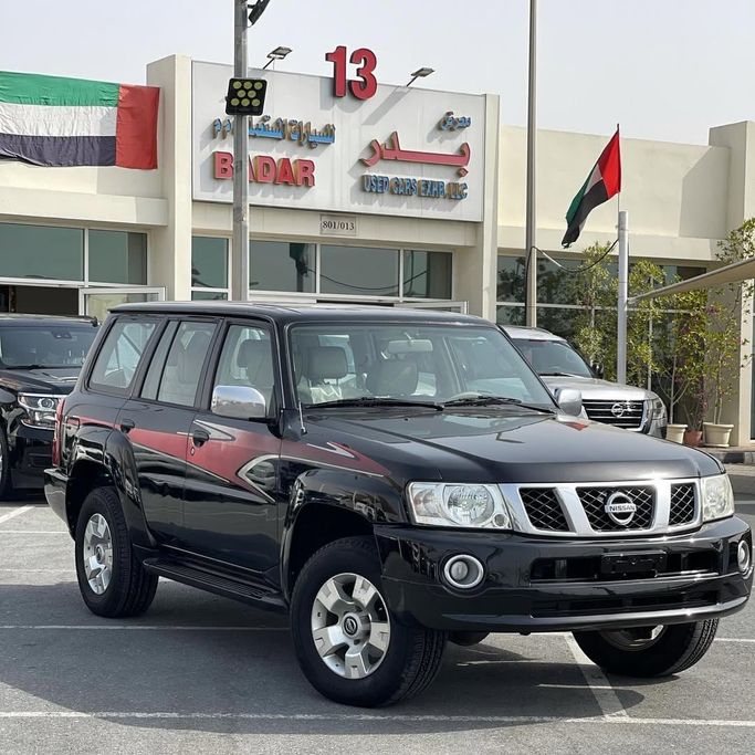 Подержанный Nissan Patrol V (Y61) Рестайлинг, 4.8 л, 2005 в Шардже от Badar Used Cars Черный цвет.  | AUTO.AE