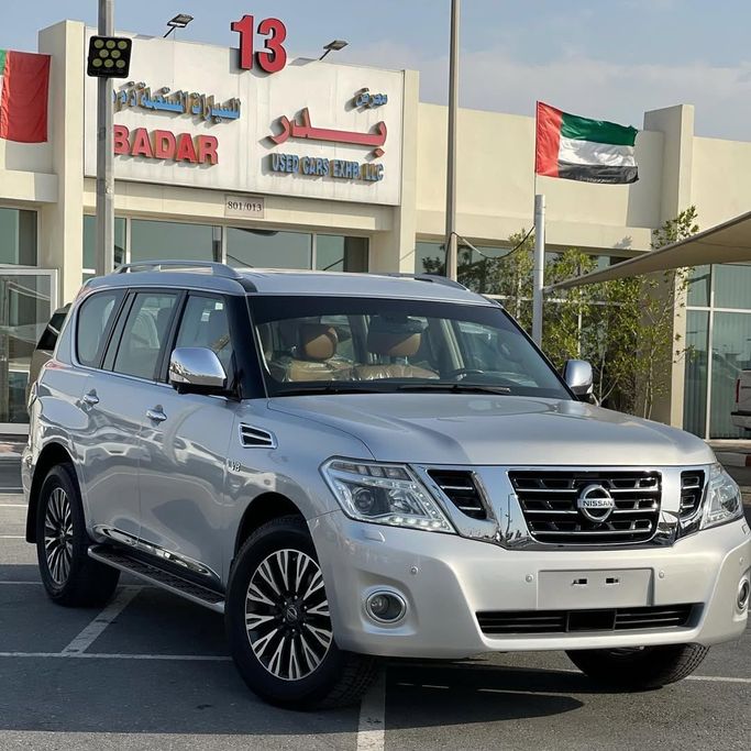 Подержанный Nissan Patrol VI (Y62) Рестайлинг, 5.6 л, 2016 в Шардже от Badar Used Cars Серебристый цвет.  | AUTO.AE
