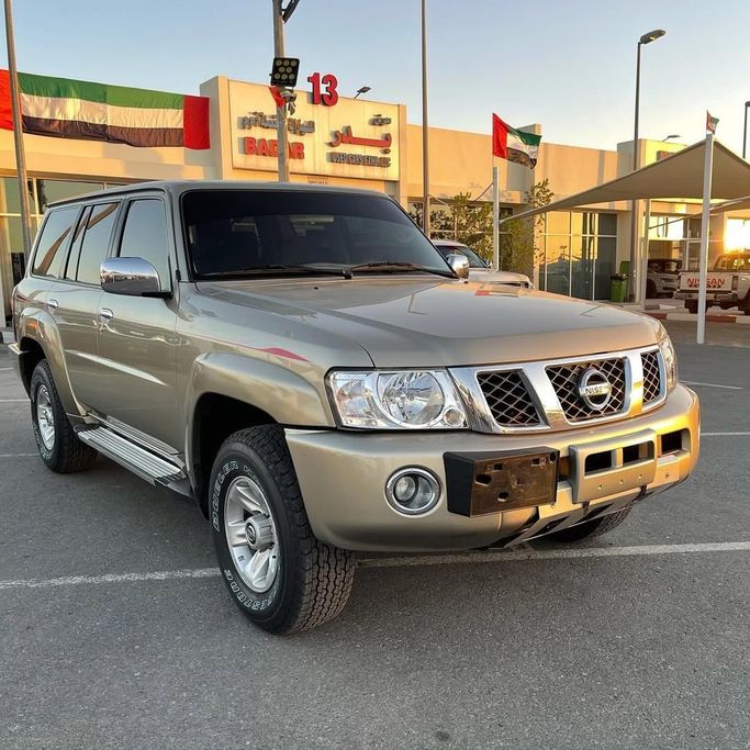 Подержанный Nissan Patrol V (Y61) Рестайлинг, 4.8 л, 2016 в Шардже от Badar Used Cars Светло-коричневый цвет.  | AUTO.AE