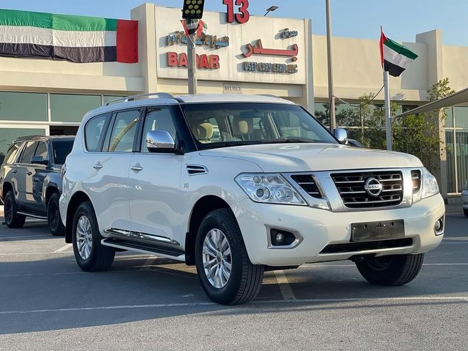 Подержанный Nissan Patrol VI (Y62) Рестайлинг, 5.6 л, 2015 в Шардже от Badar Used Cars Белый цвет.  | AUTO.AE