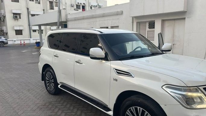 Used Nissan Patrol VI (Y62) Facelift, 5.6 l, 2018 in Sharjah by Al Ashiqa Used Cars, White color.  | AUTO.AE