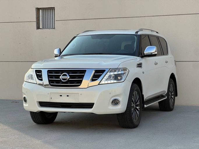 مستعملة Nissan Patrol عملية شد الوجه VI (Y62), 5.6 l, 2018 في في الشارقة من Union Used Cars، اللون أبيض.  | AUTO.AE