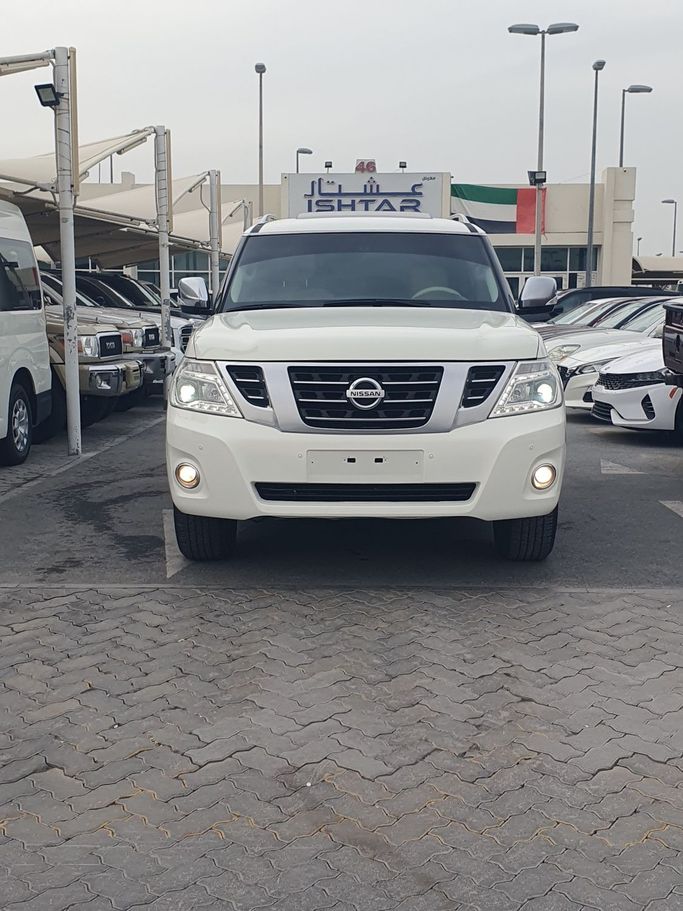 Подержанный Nissan Patrol VI (Y62), 5.6 л, 2013 в Шардже от Ishtar Used Cars Белый цвет. GCC | AUTO.AE