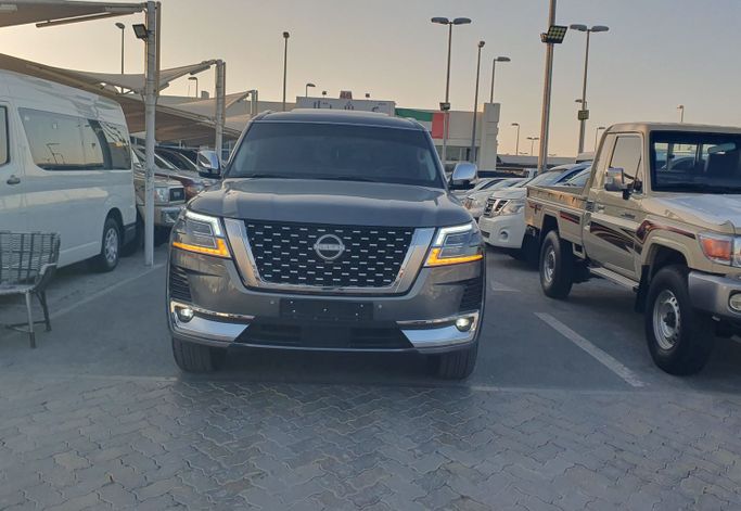 Подержанный Nissan Patrol VI (Y62) Рестайлинг, 5.6 л, 2015 в Шардже от Ishtar Used Cars Серый цвет. GCC | AUTO.AE