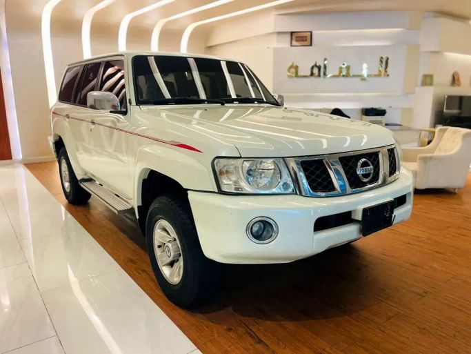 Подержанный Nissan Patrol VI (Y62) Рестайлинг, 4.0 л, 2016 в Шардже от Alyamama Motors Белый цвет. GCC | AUTO.AE