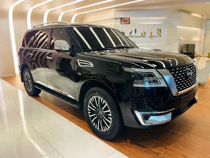 Подержанный Nissan Patrol VI (Y62) Рестайлинг 2, 5.6 л, 2021 в Шардже от Alyamama Motors Черный цвет.  | AUTO.AE