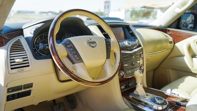 Подержанный Nissan Patrol VI (Y62) Рестайлинг, 5.6 л, 2016 в Шардже от Almalakyah Cars Белый цвет. GCC | AUTO.AE | Объявление #267410