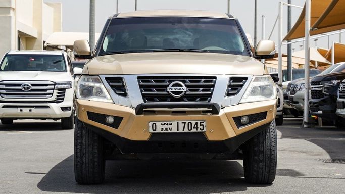 Подержанный Nissan Patrol VI (Y62) Рестайлинг, 5.6 л, 2015 в Шардже от Almalakyah Cars Светло-коричневый цвет. GCC | AUTO.AE | Объявление #267512