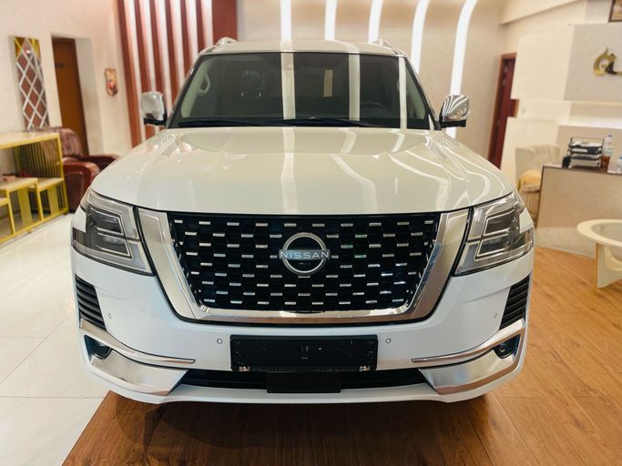 Подержанный Nissan Patrol VI (Y62) Рестайлинг 2, 3.5 л, 2023 в Шардже от Alyamama Motors Белый цвет. GCC | AUTO.AE | Объявление #269302