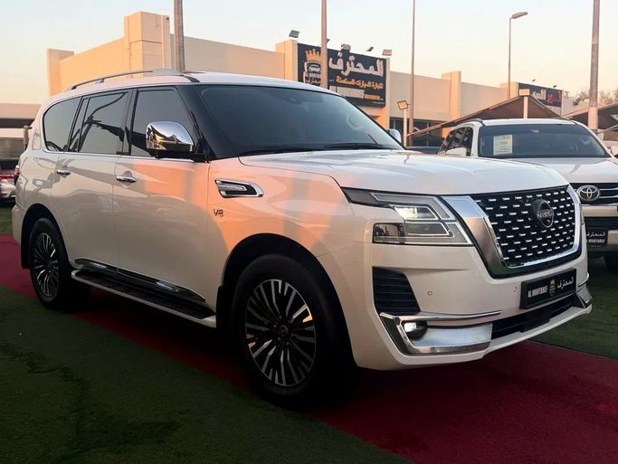 Подержанный Nissan Patrol VI (Y62) Рестайлинг 2, 5.6 л, 2021 в Шардже от Al Muhtaref Used Cars Белый цвет. GCC | AUTO.AE | Объявление #272380