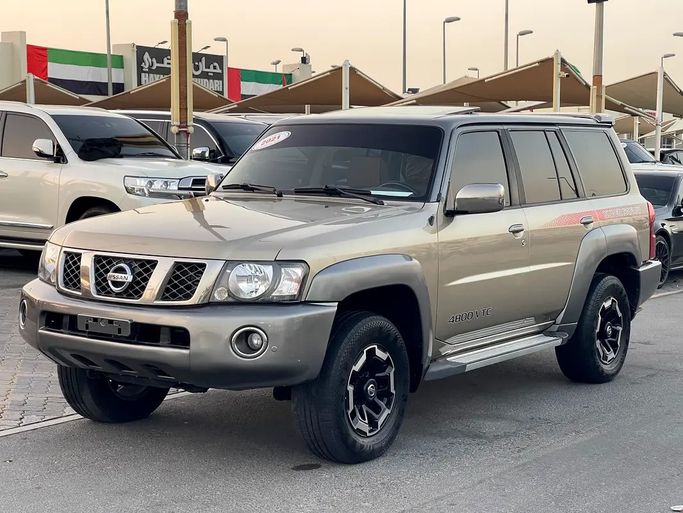 مستعملة ⁦Nissan Patrol عملية فيس ليفت V (Y61)، 4.8 l، 2021⁩ في في الإمارات, الشارقة من ASAL ALHAIBAH USED CARS، اللون ذهبي. مواصفات الخليج | AUTO.AE | إعلان #287385